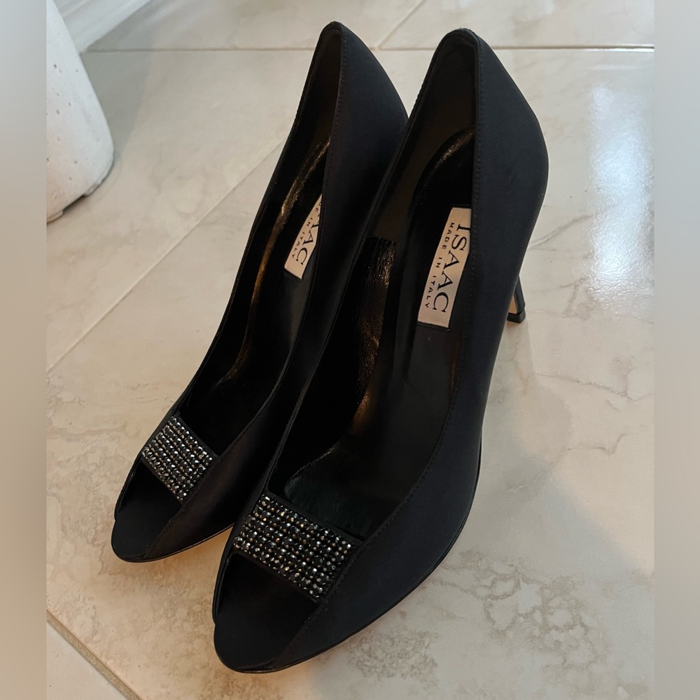ISAAC Made In Italy satin open toe shoes. Size 8
